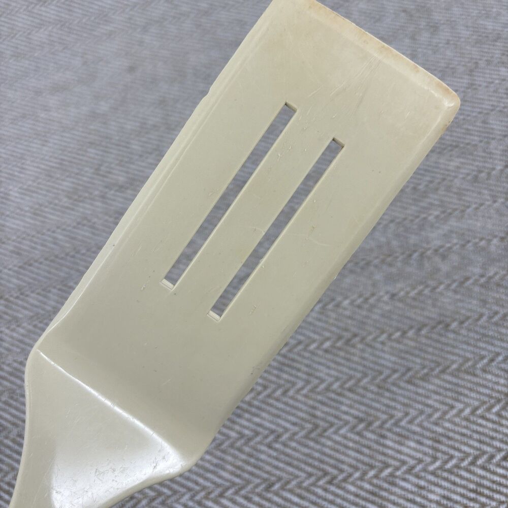 Vintage King Kraft LONG Blade Beige Nylon‎ Plastic 2 Slot Spatula Heat Resistant - Picture 3 of 6